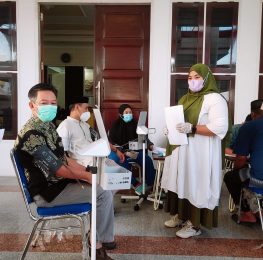 IMG-20220420-WA0018 Ketgam:Plt Kadis Kominfo Hidayatullah saat melakukan vaksin Booster beberapa hari yang lalu.